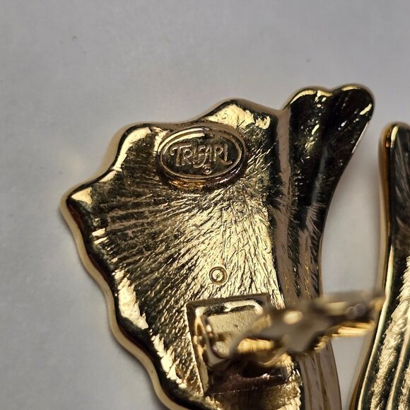 Vintage Trifari Earrings Clip On Red Gold Tone Wings 80s Glam Fashion Retro - Picture 9 of 13